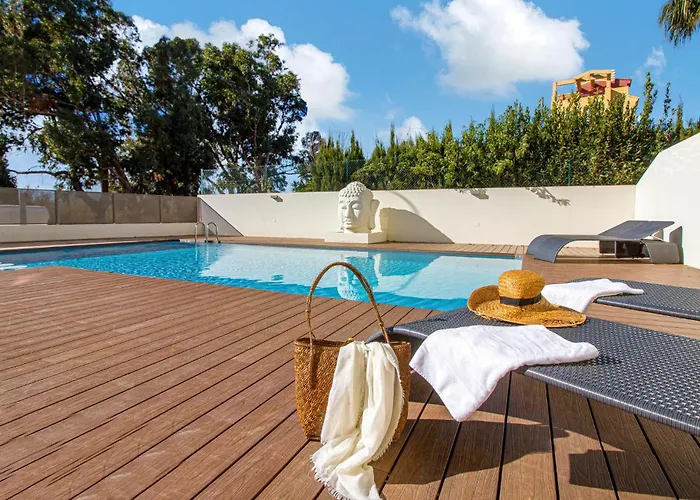 Stunning Apartment In Denia With Kitchen